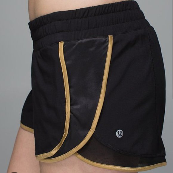 Lululemon super squad shorts - Picture 3 of 3